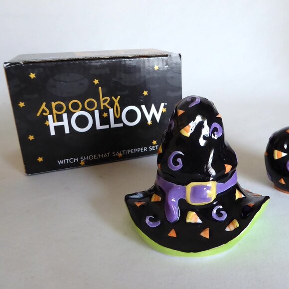 NEW 2003 SPOOKY HOLLOW WITCH HAT BOOT CERAMIC SALT PEPPER SHAKER SET - Picture 2 of 15